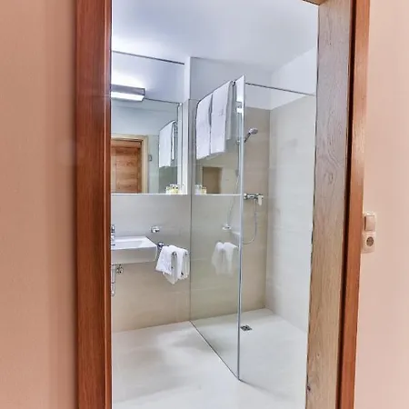 李祖姆 1600 | 技能中心雪上项目蒂罗尔酒店
