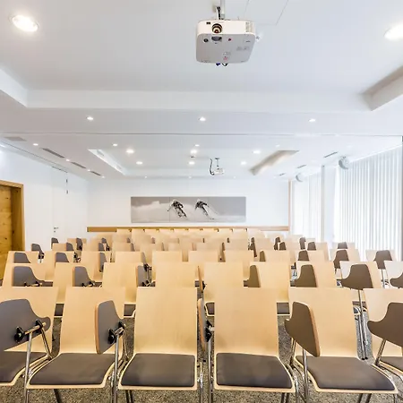 Lizum 1600 | Kompetenzzentrum Snowsport Tirol מלון 3*